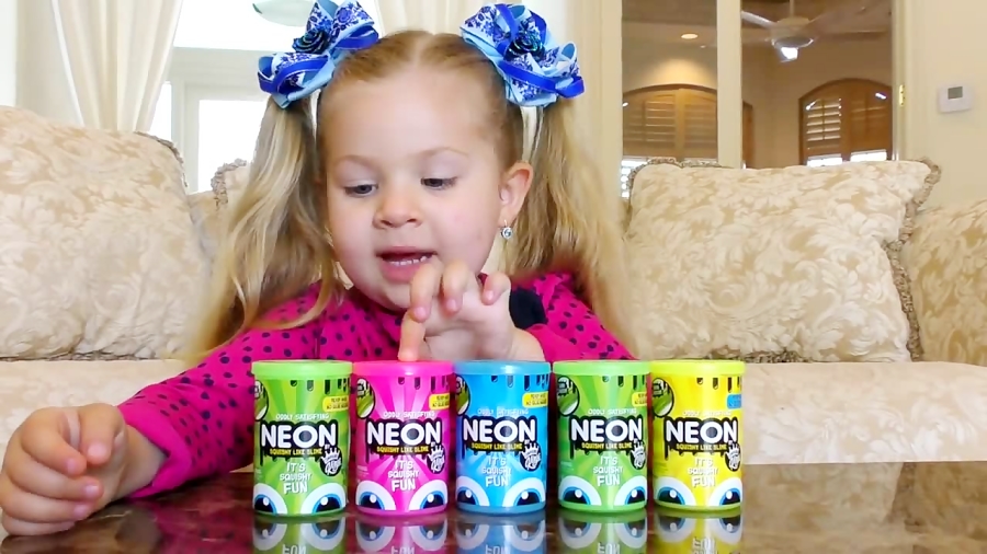 دیانا و اسباب بازی ها - اسلایم های رنگارنگ دیانا